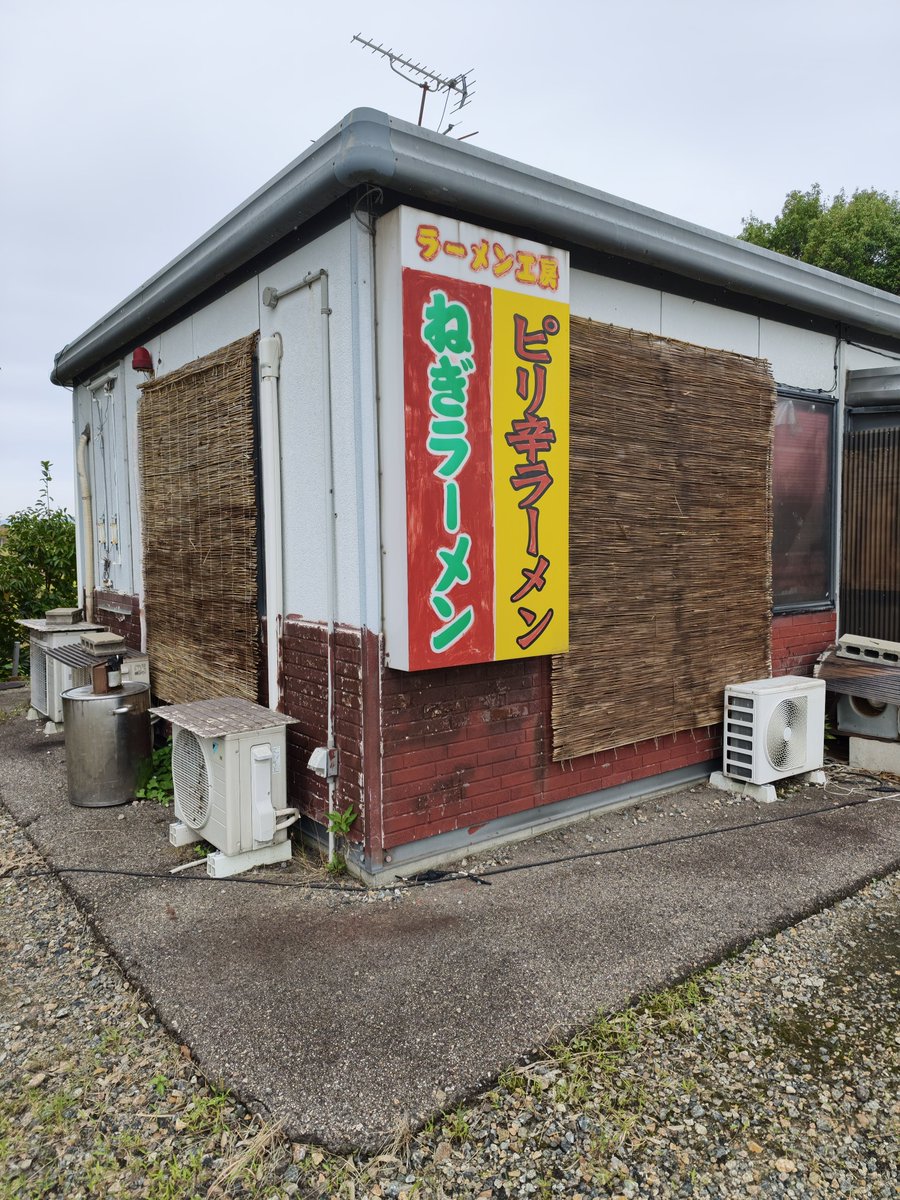 mimaRainbow's tweet photo. 今日は医者が早く終わったので、念願のちゃんぽんチャレンジ。
お店のお客さんの9割以上頼むのも納得。ちょいお高め(1,200円)ですが、美味しい正統派の長崎ちゃんぽんでした。
まだ頼んでいる人を見たことが無いけど、皿うどん(1,200円)もあります。 https://t.co/rxVnbNahgy