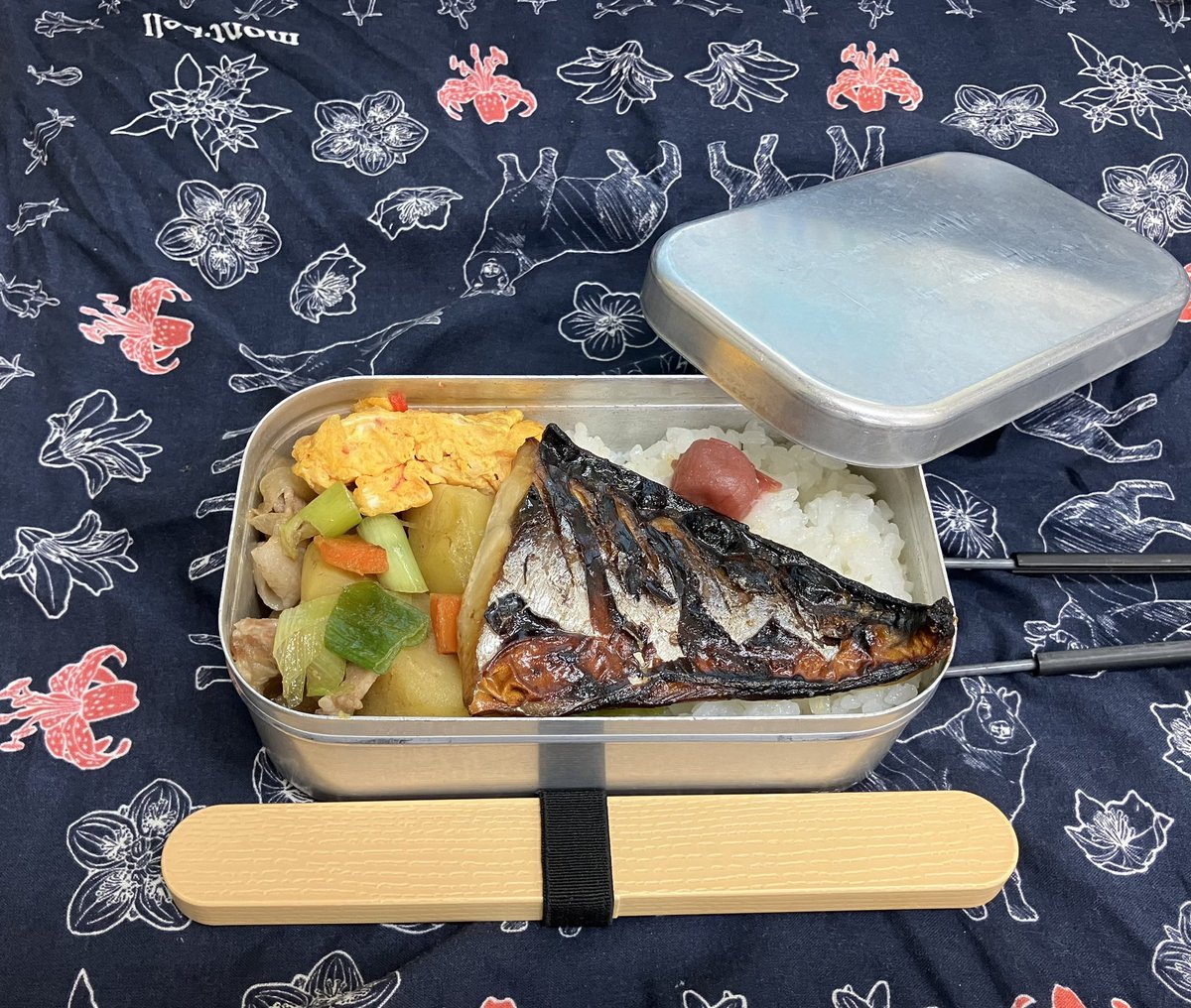 NANIWATAXIDR's tweet photo. おはようございます😊

お休み😴明けのブルー🩵度MAX❣️で、こんな空の田舎の駅前にヘタっています…
(長いぞ)

朝から雨☂️(小雨)が降ってましたが、雨ニモマケズにチャリ🚲で会社に来ました

さて
昨日は、近ごろ貧血🩸気味な感じがしましたので、鉄分補給Feに行ってきました

雨☔でしたのででんちゃ🚃の中は空いてましたね
(本📕をじっくり読めました)

では
皆さま、ご安全に🦺🚕

#150円でまったり出来るのはありがたいです🙇‍♂️
#大阪近郊区間でございます🚃
#サバ弁は美味し❤️