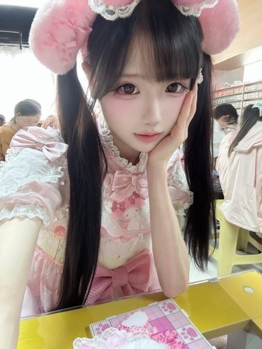suzutomugi1's tweet photo. 刚玩 有没有男生来相互加QQ聊聊啊？？？ https://t.co/aCLR1f0cJ3