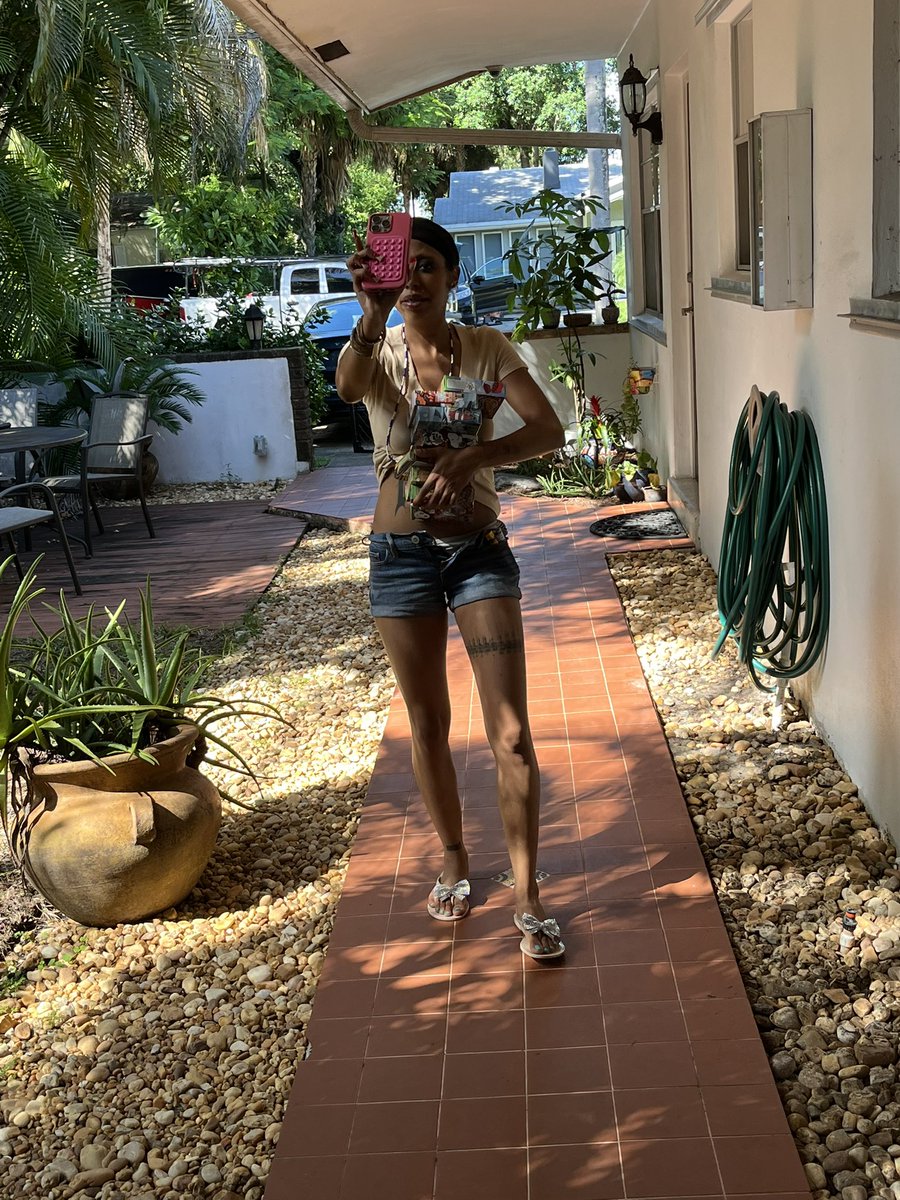 00nmyown's tweet photo. doin well #miami https://t.co/CtxDn4CZLX