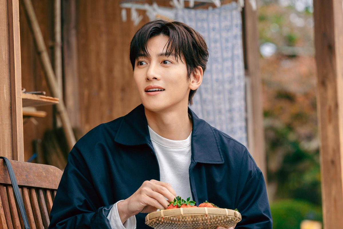 tomybtfl's tweet photo. 이때도 로코찍는 지창욱 와꾸폼ㅁㅊ다 햇엇는데
지금 더 까시된 느낌 https://t.co/UAtVa3UGFy