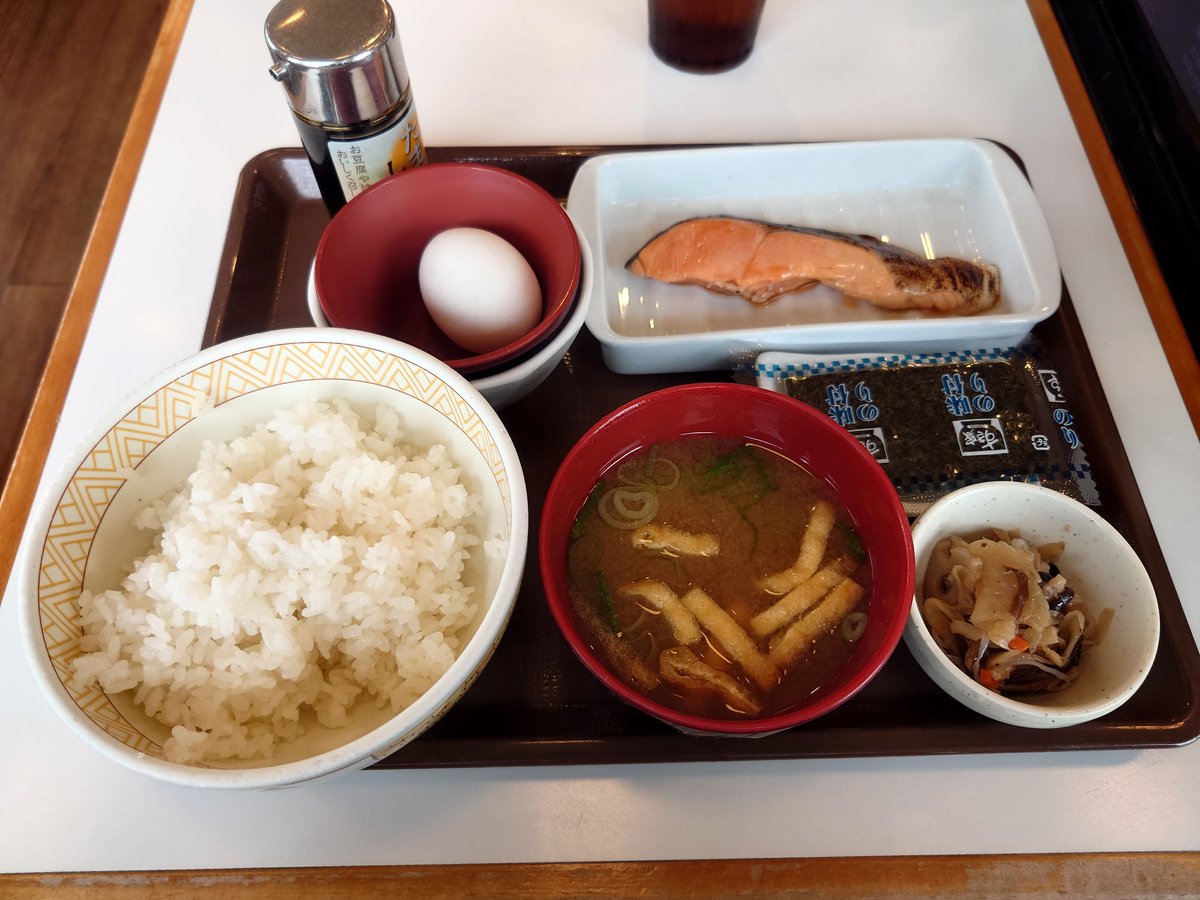 griffon_x2's tweet photo. #すき家 #焼鮭たまかけ朝食 https://t.co/Cp03SJF6P5