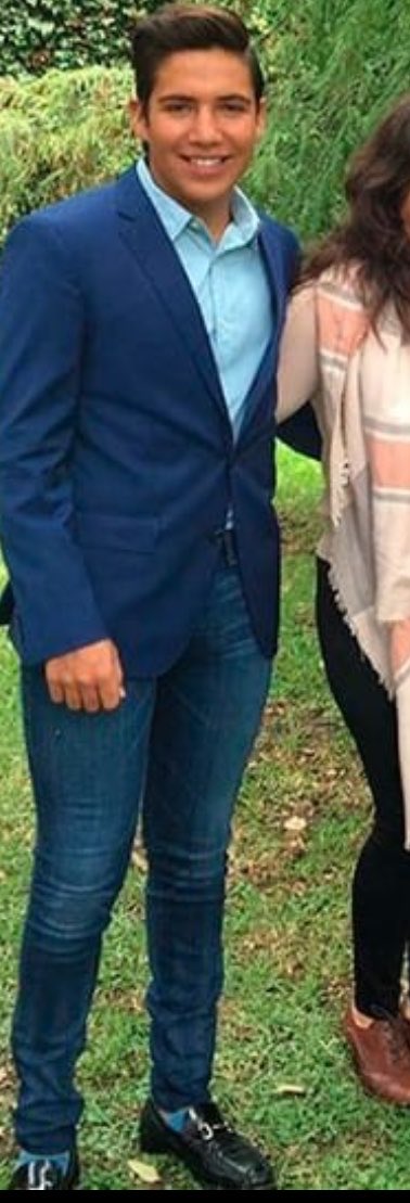kalletiRey's tweet photo. Oye busca trapos,deberías de decirle a la esposa de @pedroferriz3 donde compro esos jeans el Moles,están buenos para que no se le noten los huevos. https://t.co/HhuOfnfgqA
