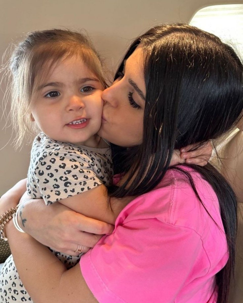 atherlogy's tweet photo. Alexa nd Aldy !  , My prëtty family!

Alexa después de mucho tiempo pudo volver a ver a su madrina, te amamos Aldy https://t.co/KP41gNQjrk