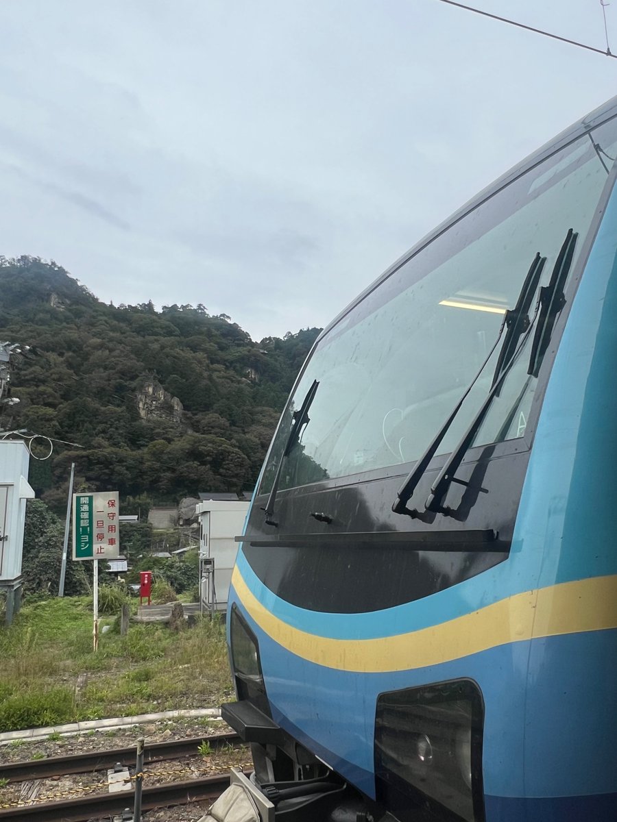 grx5s10's tweet photo. @JREast_official 途中、山寺駅にも停車して屋外撮影がありました🚉

＃いろどりＳＡＴＯＮＯ https://t.co/GkM1RfAfsT