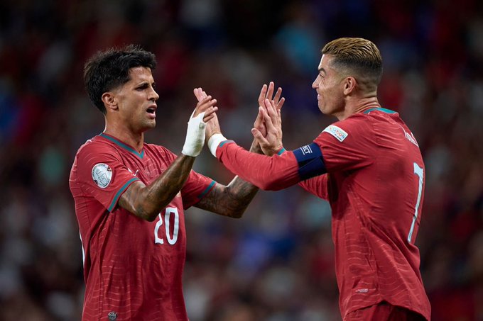 Nero_Official90's tweet photo. Jorge Jesus, Ronaldo & Portugal right now: like a new marriage—honeymoon was sweet, everybody was smiling. Then reality entered the group chat. 😂 Now the vows are getting tested. Everyone should take a deep breath, shut up, and get back to their lives. #PORNOR https://t.co/vStPccdRJu