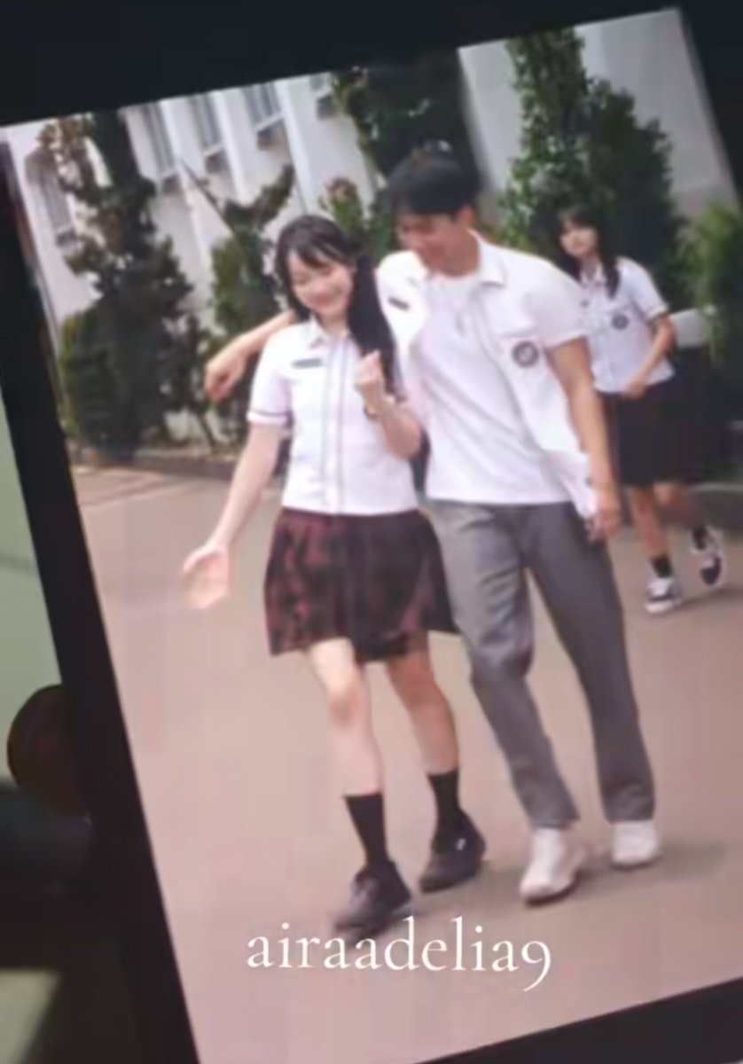 AderuMaru's tweet photo. Itulah jangan hts sley😆🤣wkwkwkw lucu kan udah jadi nyamuk 😆🤭jkjkjk 🤣@AdelRevaaa @L_MarshaJKT48 https://t.co/XGszP5AIXV