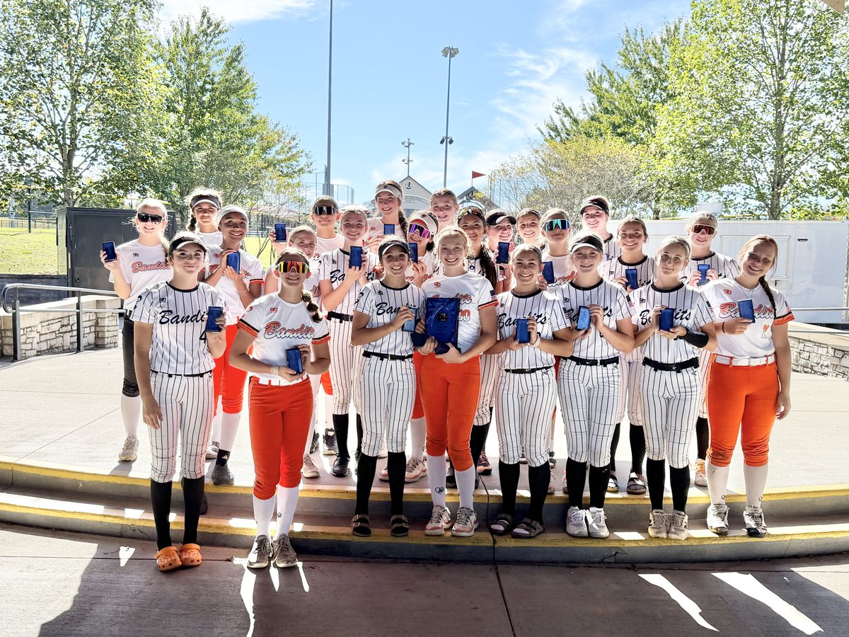 BevBandits2031's tweet photo. 🏆 PGF Gladiator Co-Champs!

The Bandits went 5-0 on the weekend, outscoring opponents 43-8 and finishing Sunday with back-to-back shutouts. 🔥

11-0 vs Indy Wildcats Bean
13-0 vs Fusion 2031

Sharing the 🏆 with our Bandits Estep sisters! 🧡🖤 https://t.co/XuGKKyNRKF