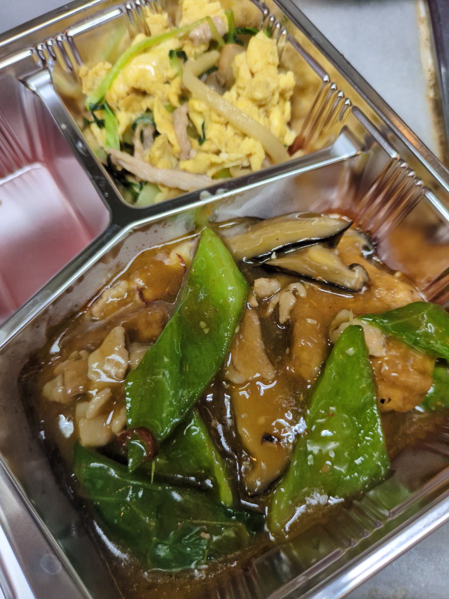 chinesefood_han's tweet photo. 10/5月曜
あれ？雨予報でしたっけ？と、思ったあなた

安心して下さい！
雨上がって、
今週は☀️続きますよ！😆

お弁当
揚げた豆腐と肉と野菜のピリ辛煮込み&amp;豚肉と卵と野菜の炒め

ランチ
揚げた豆腐と肉と野菜のピリ辛煮込み https://t.co/j8ShQjMuEn