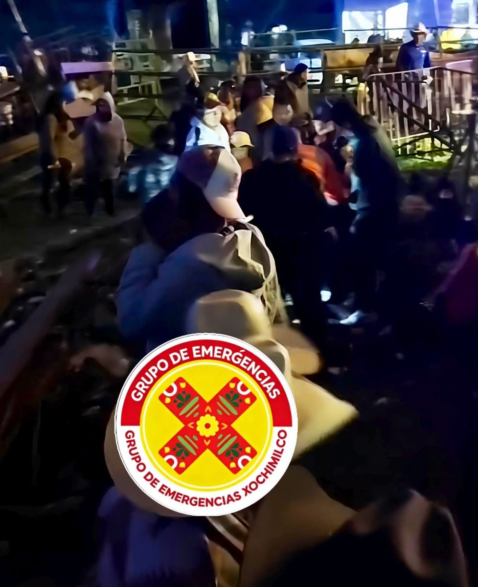 IzgMadeel's tweet photo. #Almomento
Está tarde se registra una intensa movilización de servicios de emergencia por la caída de gradas en un jaripeo en
A San Bartolomé Xicomulco San Francisco Tlalnepantla, @XochimilcoAl al lugar llegaron #RescateXochimilco #ERUM #SSC al momento van 29 lesionados. https://t.co/3kiTYjH0QA