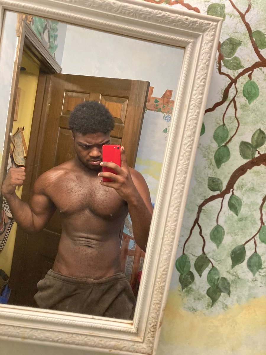 HKKShade's tweet photo. Need a pretty seniorita to mark my abs up with her nails 😘🕷️ https://t.co/XQovltLHGt