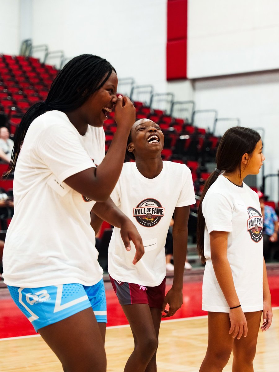 hofseries's tweet photo. Sharing the love of the game with the @UNLVLadyRebels ahead of College Basketball’s Opening Night on November 2 at @TMobileArena! 🏀  

Today, the Lady Rebels and the Hall of Fame Series Las Vegas teamed up for a girls youth basketball clinic, putting the focus on fun, fundamentals, and the next generation of the game. 

#HOFSeries | #LadyRebels
