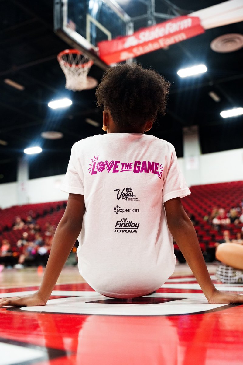hofseries's tweet photo. Sharing the love of the game with the @UNLVLadyRebels ahead of College Basketball’s Opening Night on November 2 at @TMobileArena! 🏀  

Today, the Lady Rebels and the Hall of Fame Series Las Vegas teamed up for a girls youth basketball clinic, putting the focus on fun, fundamentals, and the next generation of the game. 

#HOFSeries | #LadyRebels