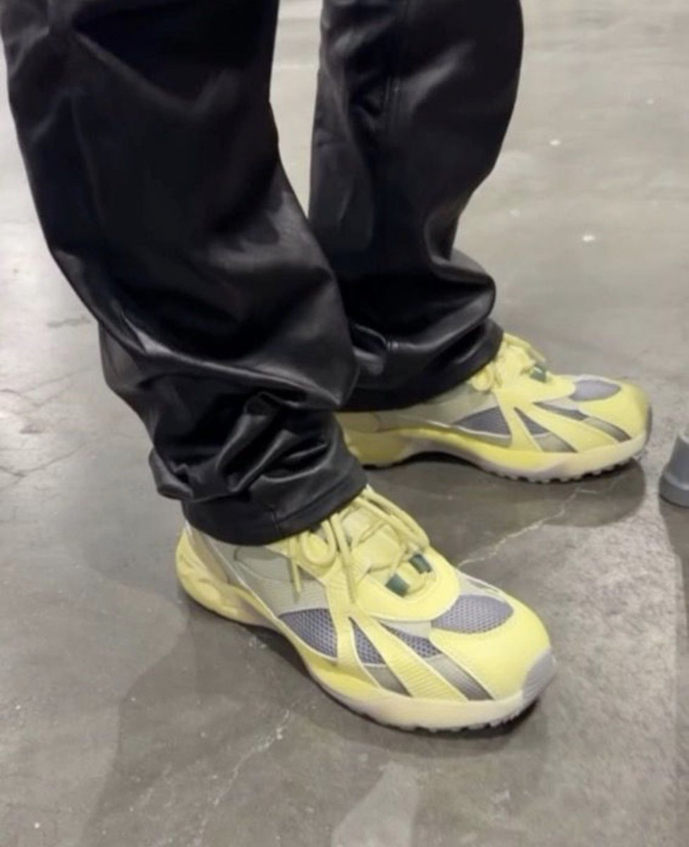 HardestFitPics's tweet photo. Gosha Rubchinisky wearing unreleased Yeezy 800s (2026) https://t.co/pxTIzZiT8y
