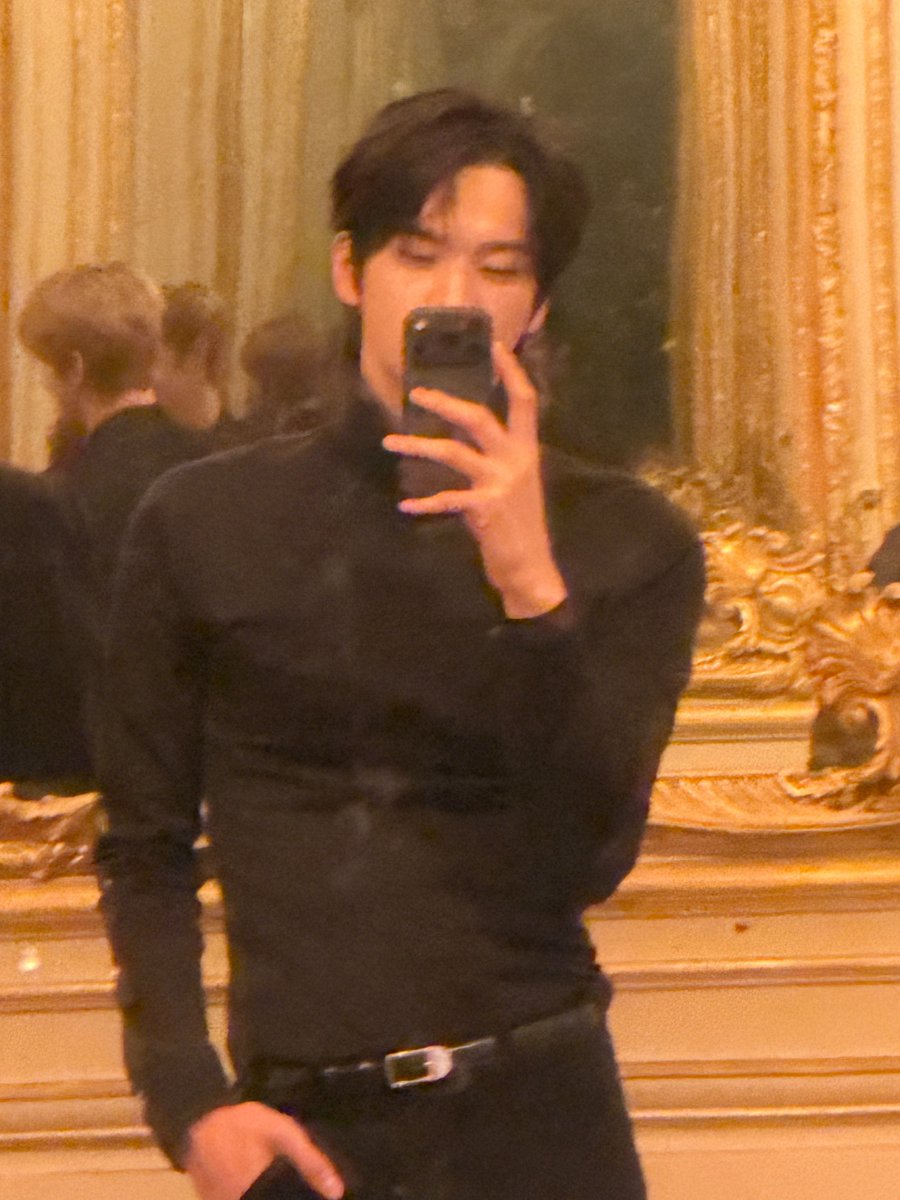 yuring1107's tweet photo. 신셀린 띨롱 https://t.co/hNHOq9aHk6