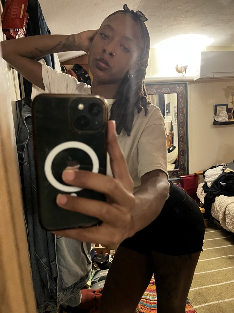 mamamissthang's tweet photo. i just want to drain your dick and your bank account🙄 where are my giant white nerdy subs🥺

#findom https://t.co/RpApWcBoPr