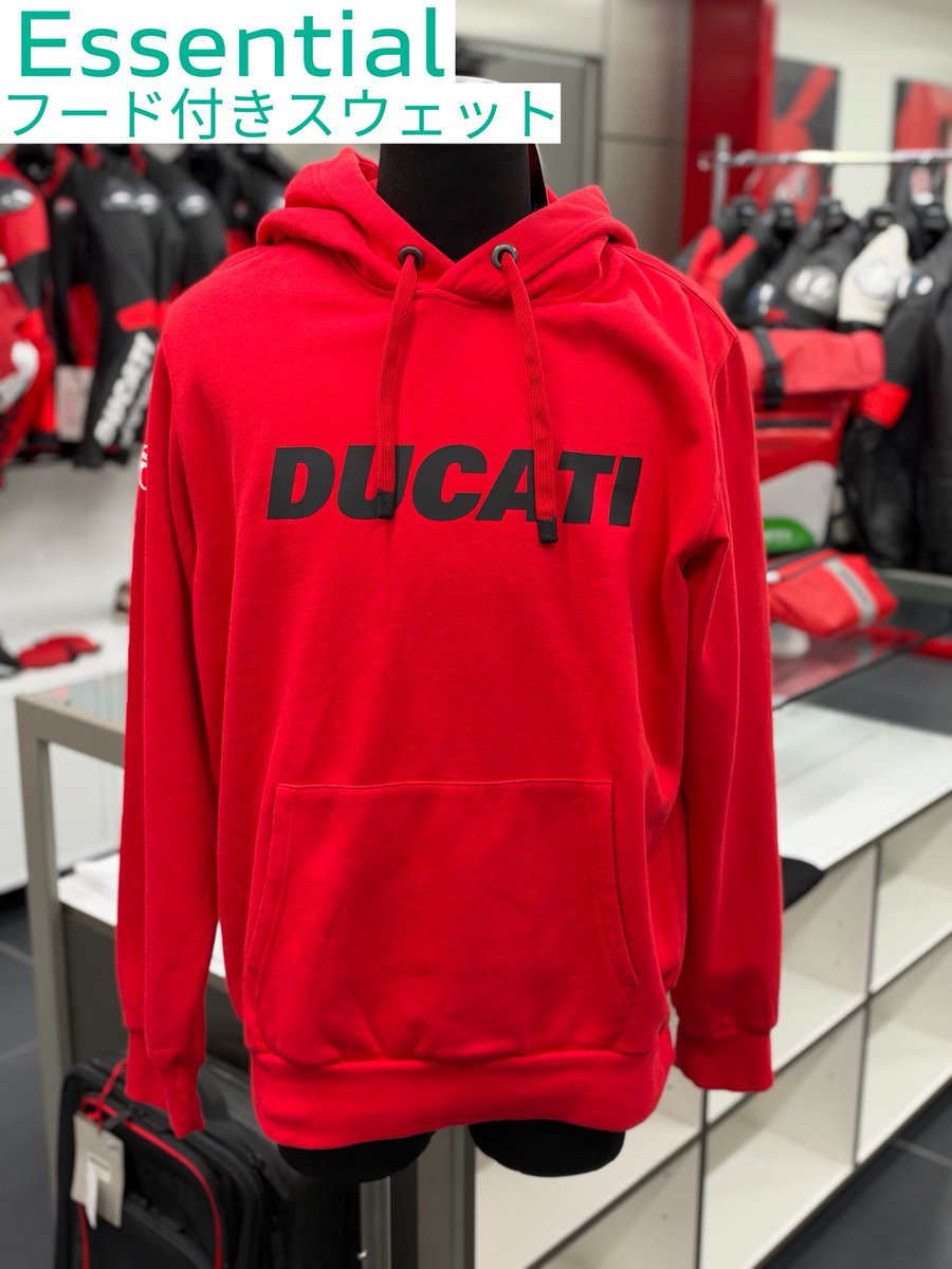 DucatiHyogo's tweet photo. 朝晩がずいぶん冷えてまいりましたね☺️
ご飯に目のないあたしには
誘惑がいっぱいの季節がやってきました！笑

そんな肌寒くなってきた
今のシーズンにおすすめの１着をご紹介❣️

品名：Essential フード付きスウェット 赤
品番：98780465●
（●部はサイズにより変動）
価格：￥13,900-税込 https://t.co/9PchALfzLE