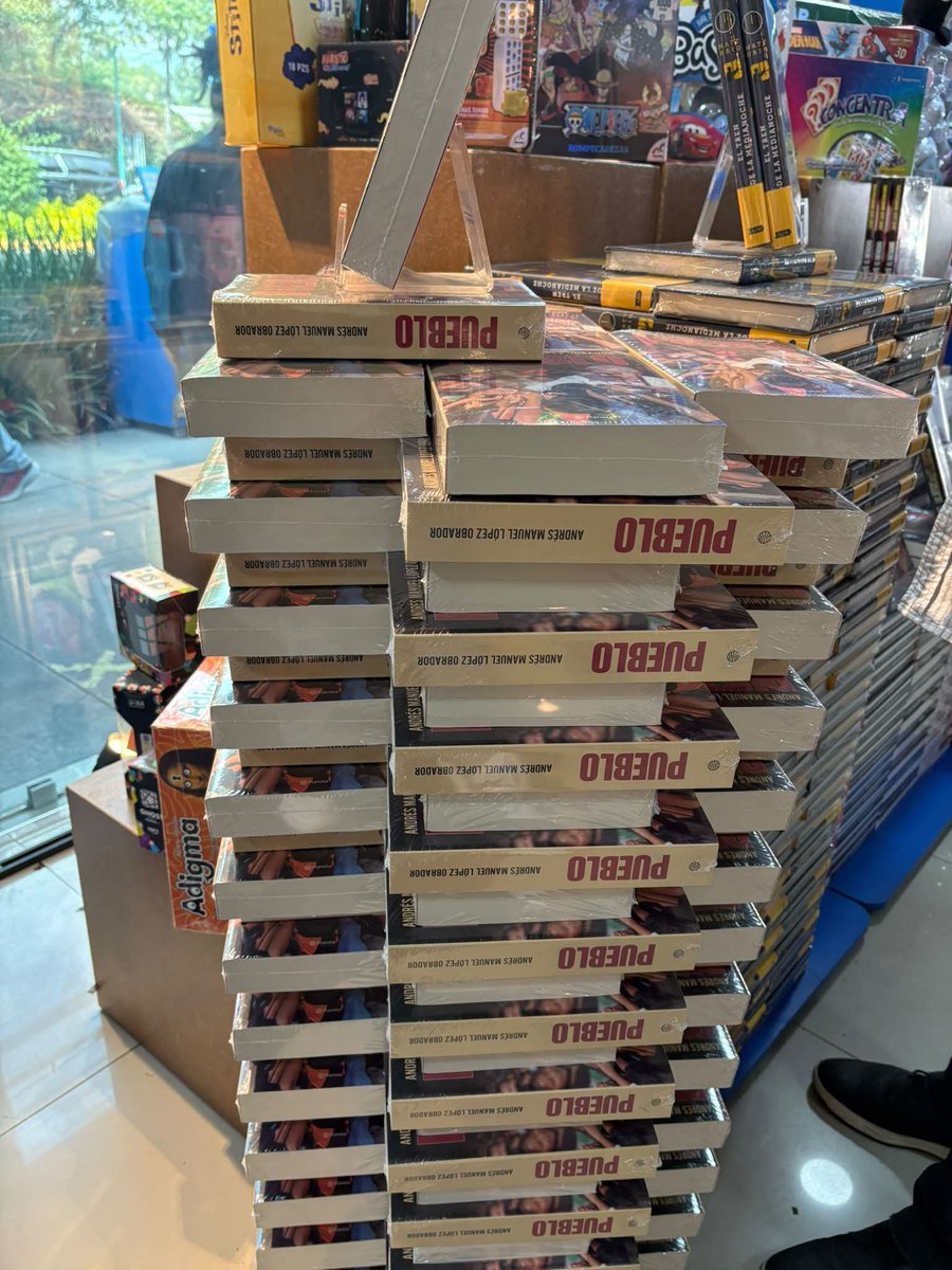 Maramensaje's tweet photo. Ya llegó, ya esta aquí.
700 mil libros vendidos en las primeras 48 horas.
Un fenómeno como escritor el presidente @lopezobrador https://t.co/Lk7EU0IaAe