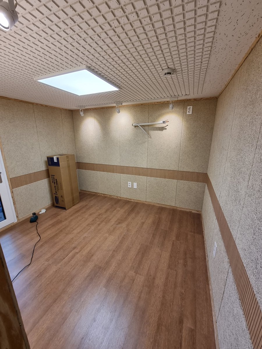 co_co_not's tweet photo. 약 천만원 들인 큐브팩토리 더블 방음부스 판매합니다
300만원 (이전비 별도 및 협의가능)

제가 첫주인이고 아래 타래에 나오는 디퓨저, 베이스트랩, 에어컨 까지 같이 드립니다

에어컨은 인버터타입이고 일반적으로 들어가는 6평형 아니고 11평형으로 넣었습니다 100이상 줬습니다 https://t.co/BZI1HQYUrn