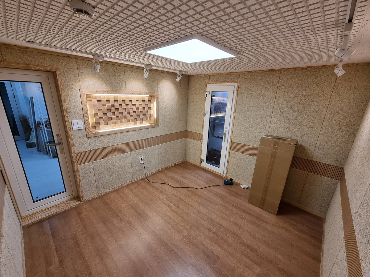 co_co_not's tweet photo. 약 천만원 들인 큐브팩토리 더블 방음부스 판매합니다
300만원 (이전비 별도 및 협의가능)

제가 첫주인이고 아래 타래에 나오는 디퓨저, 베이스트랩, 에어컨 까지 같이 드립니다

에어컨은 인버터타입이고 일반적으로 들어가는 6평형 아니고 11평형으로 넣었습니다 100이상 줬습니다 https://t.co/BZI1HQYUrn
