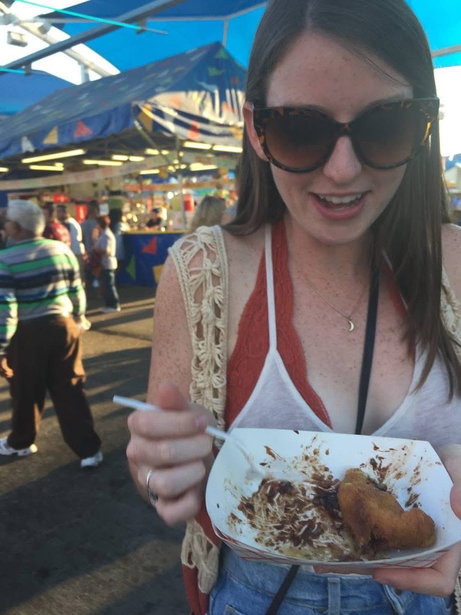 michellelynnn94's tweet photo. Red River Rivalry 2015! 🤘 Texas won 24-17, and I celebrated with some fried cookie dough. 🔥 

It was a huge upset, OU was 10th and Texas was unranked. A reminder that we cannot underestimate Oklahoma this year. Anything goes this weekend, let’s take care of business and put sooners out of their misery! #HOOKEM