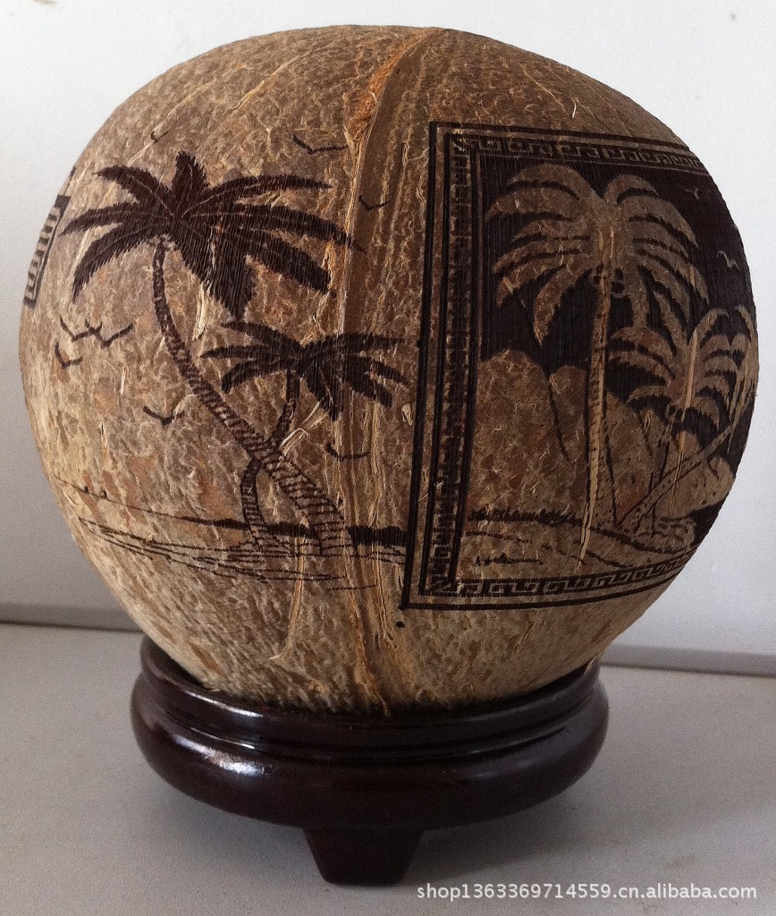 ZacharyRomcaco's tweet photo. I visited the ancient town of Zhanzhou, where the local creator showcased unique cultural crafts made from coconut shells—so creative! https://t.co/yDiZNcns4Z