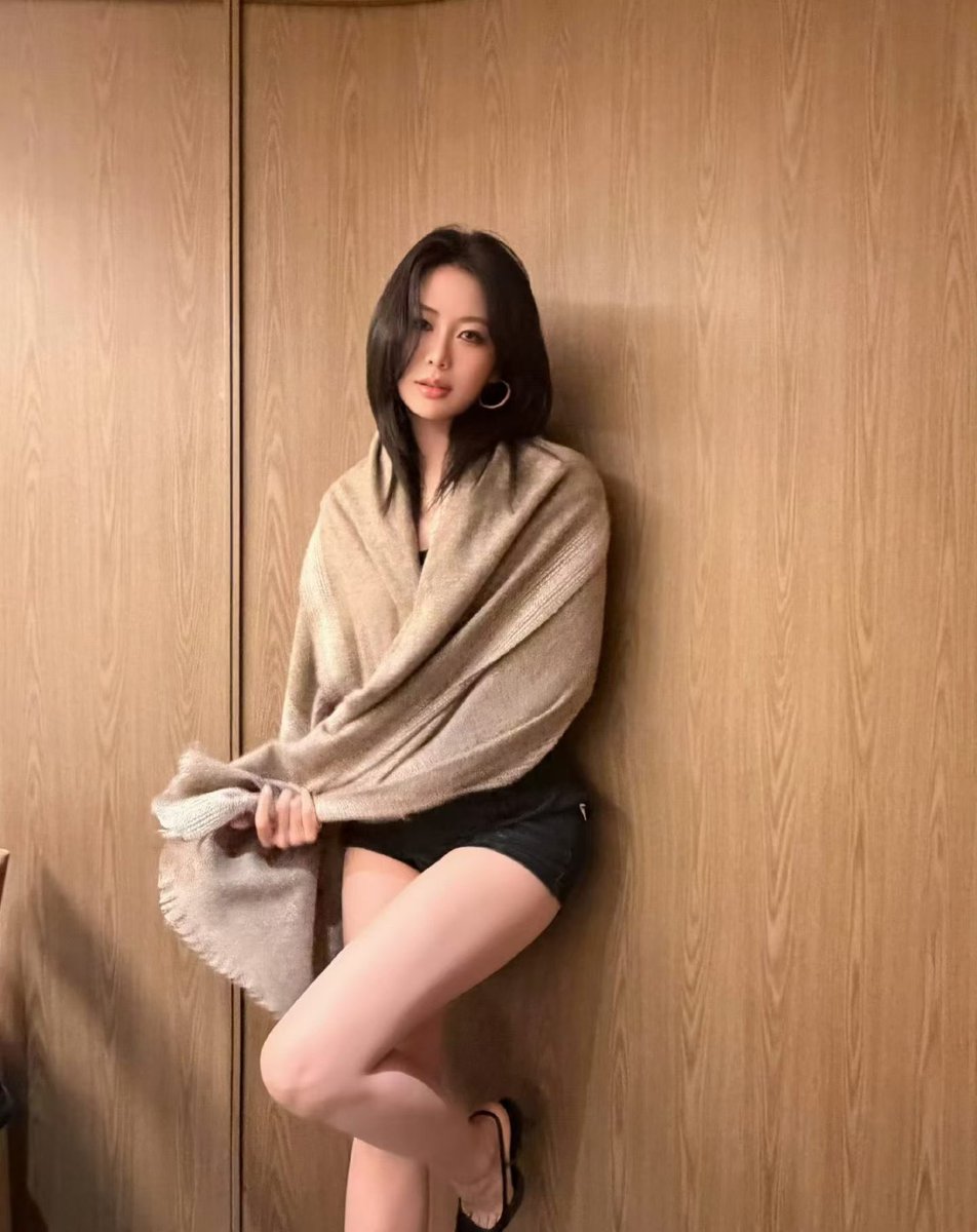 wys8027's tweet photo. 世人总误解忠诚是天生无欲，实则真正的忠诚，是阅尽繁华依然自律，是心生悸动依然克制，是懂得利弊依然坚守本心。
有欲望却懂得守分寸，有心动却懂得拒暧昧，有热忱却只予一人，这样的人，既有鲜活的生命力，又有靠谱的责任感，温柔有温度，深情有底线。 https://t.co/upBJcCAZnu