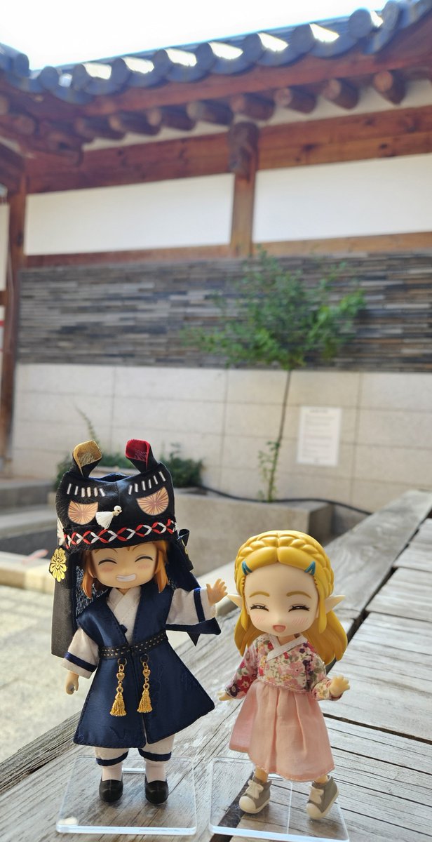 raffnea's tweet photo. 젤다 아씨와 링크 도령
한옥숙소에서의 하루😘
#젤다의전설 #넨도 #오비츠 #zelda #botw #legendofzelda #ob11 #nendo #obitsu11 https://t.co/luqy7YuYZr