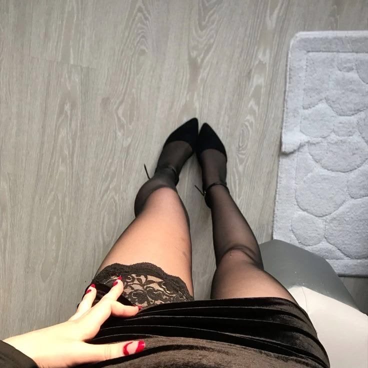 LoveLegslba's tweet photo. #feet #nylon #socks #thighhighs #legs #pantyhose #softgirl #aesthetic #coquette #stockings #heels #fyp #viral #girls #pretty #fashion #footlover #ootd #nightvibes https://t.co/9aVGiX0cjZ