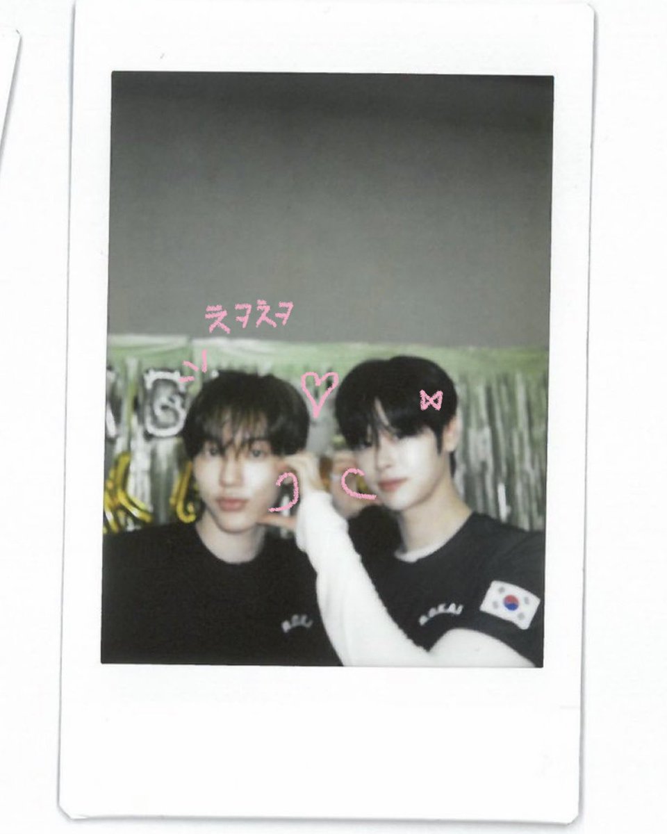 majingnyang's tweet photo. 가장 좋았던 장면은!! ♡충남즈♡가 로카티 입고 사진찍는 장면입니당🧑‍🩰로카티 입은 충남즈가 너무 남자같고 멋져서 반햇어요 뜨허억...😱서경배 다시 한번 생일 축하해!! 🐹☝️🐧☝️

#CLOSEYOUREYES #클로즈유어아이즈 #SEOKYOUNGBAE #서경배 #기쁘다_걍배_탄생일이다 https://t.co/3wsXQ0Ux6G