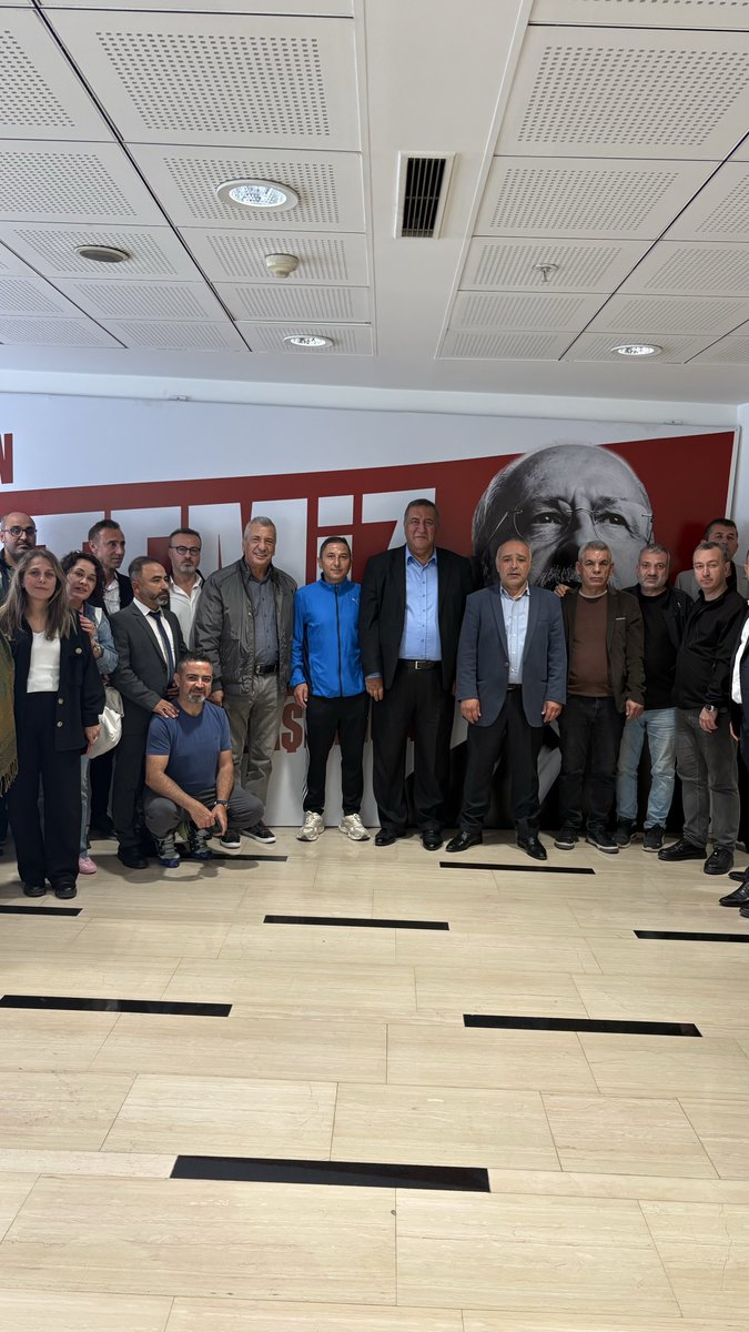 fethigurer's tweet photo. Staj ve çırakların hakkı olan haklarının verilmesinde de, emeklilikte adalet arayan ve kademeli bir geçiş talep edenlerinde,taşeron çalışanlara çalıştıkları kurum kadrosuna alınma mücadelesinde de, esnafın 9000 gün priminin 7200 güne çekilmesi içinde,İnsan canına kast etmemiş yaralamamış bir hata ile ehliyeti alınan için af içinde ,ek 3600 kapsamı genişletilmesi içinde,emekli intibak düzenlemesi ve  en düşük emekli aylığı asgari ücret düzeyinde ücret olması ve bayram ikramiyesi yükseltilmesi içinde  ,Çiftçi esnaf borç ötelemesi, borç faizi silinmesi icra durdurulması ve alım fiyatları çiftçi refahı sağlayacak düzeyde olması için de ,İthalat değil yerli üretici desteklenmesi   ve diğer mağduriyetler ile ilgili de soru önergeleri, kanun teklifleri meclis araştırmaları verdik. Vermeye devam edeceğiz. Sorunlar çözülünceye kadar haklı mücadelelerin yanlarında olacağız.Çözülen her sorun ülke huzurunu artıracaktır.
@SRTELARZ @CirakStajFED @ANKSTAJCIRAK @EmadDernegi @EytEmeklilerFed @kadrosuz123 @KamuKatib @SaygiliAdam @Tumemekder @BAGKURDERNEGI @tued_1970 @KadirTeke98929