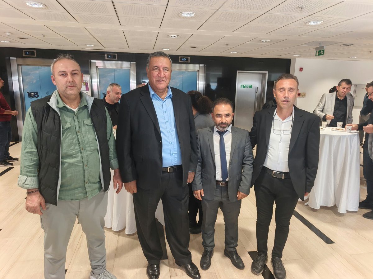 fethigurer's tweet photo. Staj ve çırakların hakkı olan haklarının verilmesinde de, emeklilikte adalet arayan ve kademeli bir geçiş talep edenlerinde,taşeron çalışanlara çalıştıkları kurum kadrosuna alınma mücadelesinde de, esnafın 9000 gün priminin 7200 güne çekilmesi içinde,İnsan canına kast etmemiş yaralamamış bir hata ile ehliyeti alınan için af içinde ,ek 3600 kapsamı genişletilmesi içinde,emekli intibak düzenlemesi ve  en düşük emekli aylığı asgari ücret düzeyinde ücret olması ve bayram ikramiyesi yükseltilmesi içinde  ,Çiftçi esnaf borç ötelemesi, borç faizi silinmesi icra durdurulması ve alım fiyatları çiftçi refahı sağlayacak düzeyde olması için de ,İthalat değil yerli üretici desteklenmesi   ve diğer mağduriyetler ile ilgili de soru önergeleri, kanun teklifleri meclis araştırmaları verdik. Vermeye devam edeceğiz. Sorunlar çözülünceye kadar haklı mücadelelerin yanlarında olacağız.Çözülen her sorun ülke huzurunu artıracaktır.
@SRTELARZ @CirakStajFED @ANKSTAJCIRAK @EmadDernegi @EytEmeklilerFed @kadrosuz123 @KamuKatib @SaygiliAdam @Tumemekder @BAGKURDERNEGI @tued_1970 @KadirTeke98929