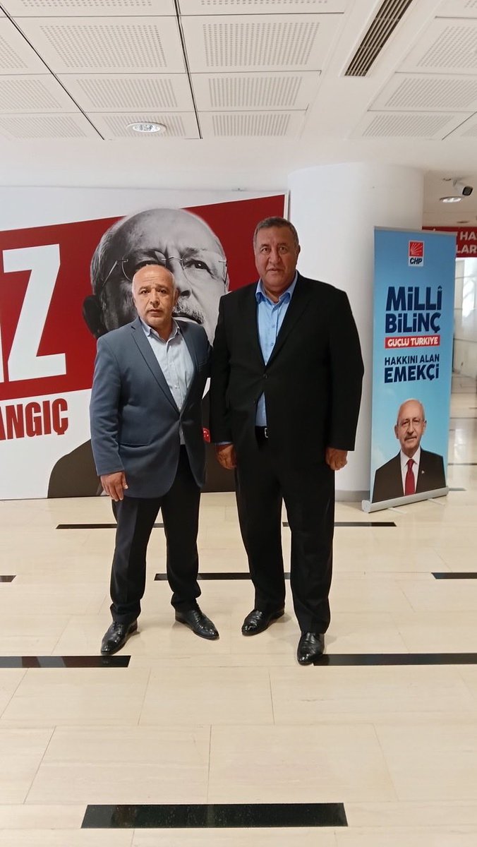 fethigurer's tweet photo. Staj ve çırakların hakkı olan haklarının verilmesinde de, emeklilikte adalet arayan ve kademeli bir geçiş talep edenlerinde,taşeron çalışanlara çalıştıkları kurum kadrosuna alınma mücadelesinde de, esnafın 9000 gün priminin 7200 güne çekilmesi içinde,İnsan canına kast etmemiş yaralamamış bir hata ile ehliyeti alınan için af içinde ,ek 3600 kapsamı genişletilmesi içinde,emekli intibak düzenlemesi ve  en düşük emekli aylığı asgari ücret düzeyinde ücret olması ve bayram ikramiyesi yükseltilmesi içinde  ,Çiftçi esnaf borç ötelemesi, borç faizi silinmesi icra durdurulması ve alım fiyatları çiftçi refahı sağlayacak düzeyde olması için de ,İthalat değil yerli üretici desteklenmesi   ve diğer mağduriyetler ile ilgili de soru önergeleri, kanun teklifleri meclis araştırmaları verdik. Vermeye devam edeceğiz. Sorunlar çözülünceye kadar haklı mücadelelerin yanlarında olacağız.Çözülen her sorun ülke huzurunu artıracaktır.
@SRTELARZ @CirakStajFED @ANKSTAJCIRAK @EmadDernegi @EytEmeklilerFed @kadrosuz123 @KamuKatib @SaygiliAdam @Tumemekder @BAGKURDERNEGI @tued_1970 @KadirTeke98929
