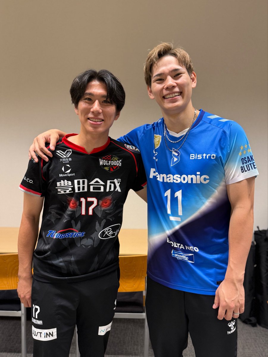 OSAKA__BLUTEON's tweet photo. 🔷ブルテオン情報🔷
本日は2026-27 大同生命SV.LEAGUE オープニングカンファレンス🎤✨
キャプテン #西田有志 選手が登壇します😎
同い年のウルフドッグス名古屋 #市川健太 選手と📸🤝
@Wolfdogs_NAGOYA 
#大阪ブルテオン
#OSAKABLUTEON https://t.co/YBl7hpVmWx