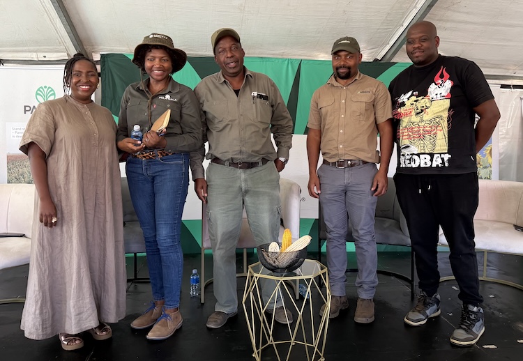 africanfarming_'s tweet photo. π± Turning potential into progress
Seedlink is walking the journey with farmers β helping turn opportunity into real progress on the farm.
ππΎ https://t.co/UNGF2c1gWL
#Seedlink #FarmerDevelopment #Agribusiness #Agriculture
https://t.co/rc7woDbWXX
@corteva | @SeedLinked https://t.co/qHIosoky54