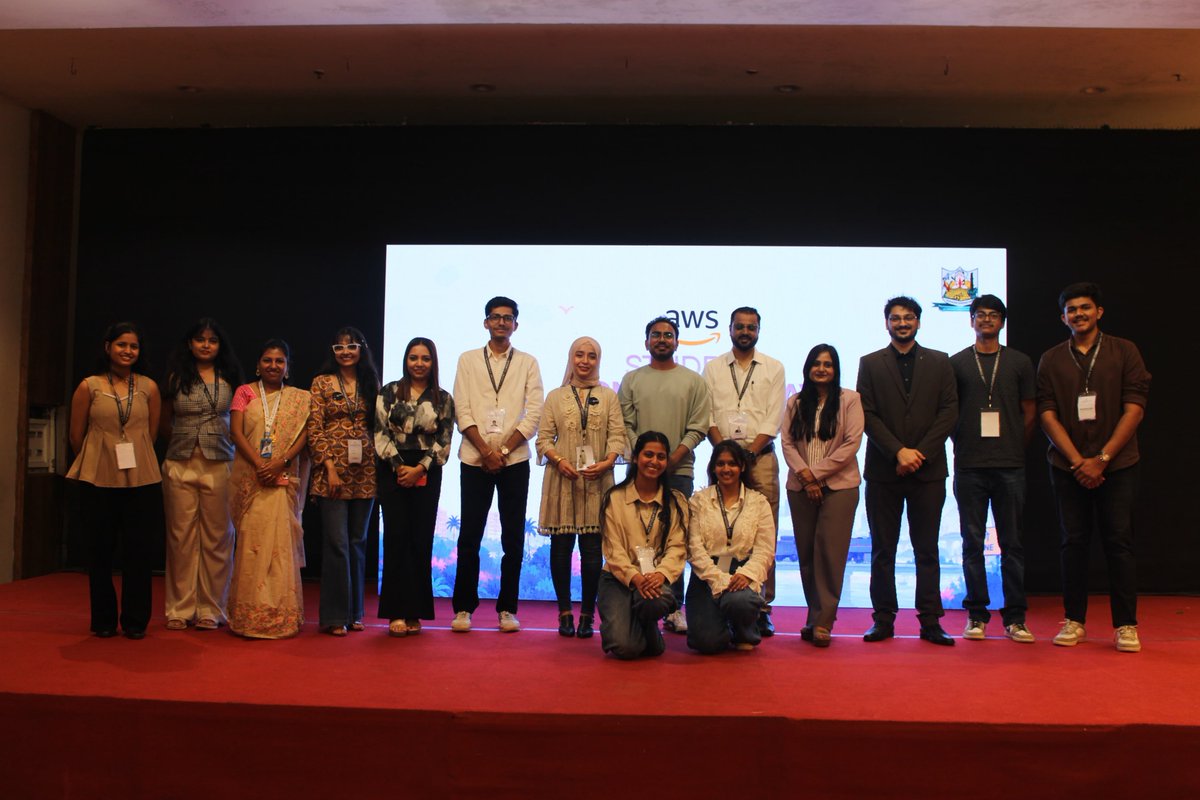 Nehaa_4833's tweet photo. Besides that, it was actually a GREAT day 😭

We had our own booth, I was representing AWS WIT, Pune (HerTechEra)
and I even spoke in front of around 300 people

Didn't stutter either, so I'd say that's a win 😋 https://t.co/aYVuX6btrQ