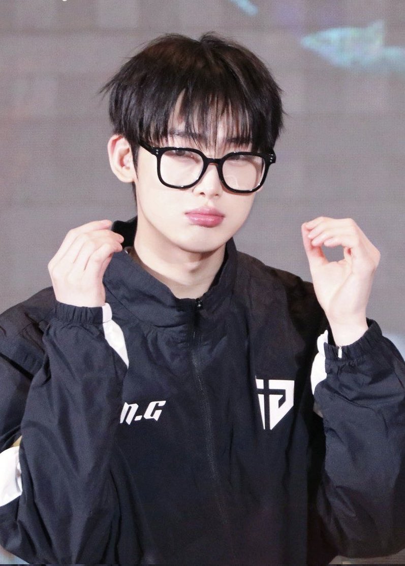sunsqreds's tweet photo. take me to nirvana ⊹₊⟡⋆

🏷️ age-gap, ta and student relationship 
🏷️ older!sn and younger!sh
🏷️ secret identities
🏷️ two chapter oneshot (16k total) 

https://t.co/JZOJbXVwqE https://t.co/fFYgTUtt2B