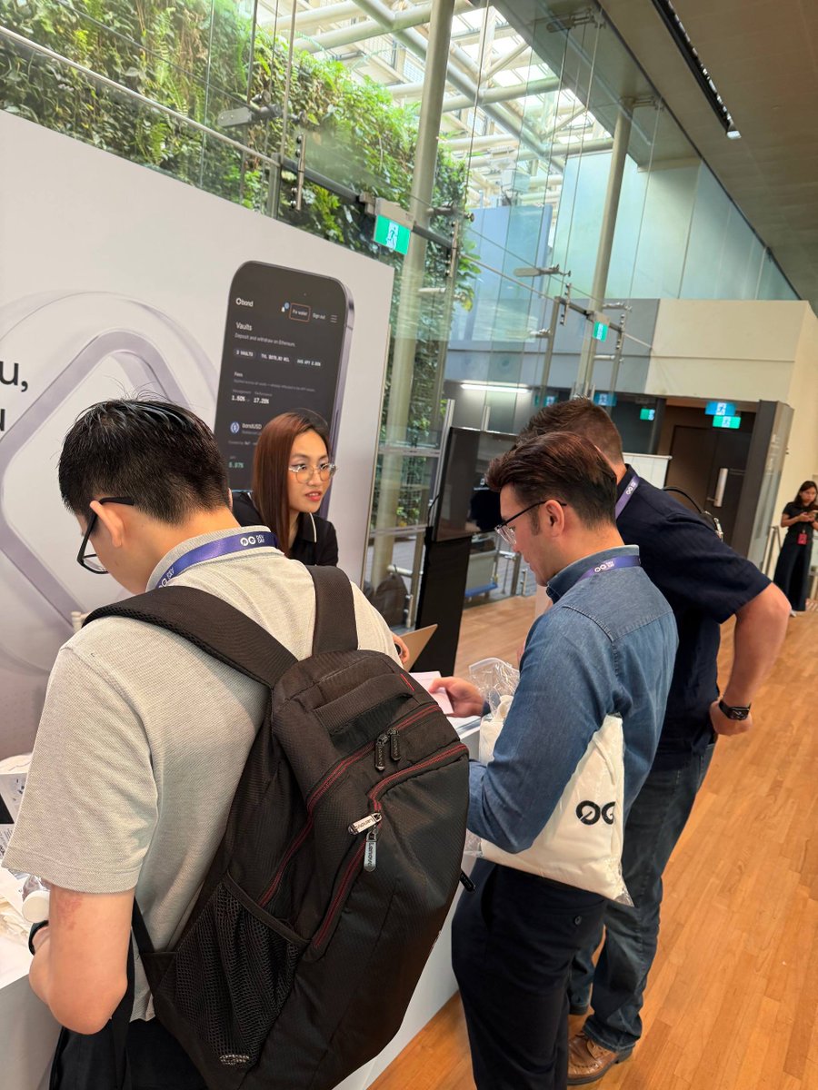 BondSuperApp_'s tweet photo. What a start to 0G Dev Day! 🇸🇬 

We’re excited to connect with everyone, so make sure to stop by National Gallery Singapore if you’re in the area. https://t.co/19SXlLSxF1