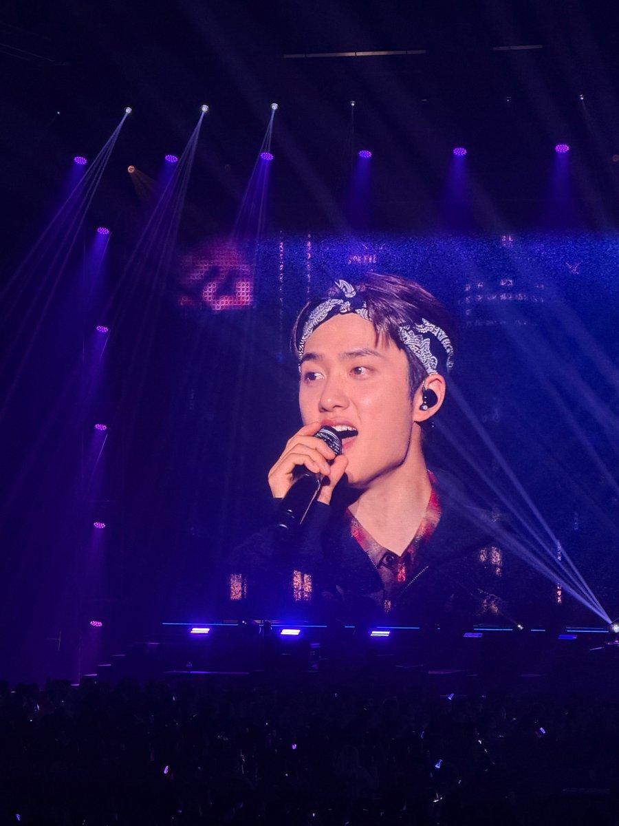 ddu_kyungsoo's tweet photo. Woobin: do you want me to show you sole kyungsoo's pics

Woobin: *sent kyungsoo pic
Woobin: he's cute isn't he??

HE LOVES KYUNGSOO SO MUCH I CAN'T 😭 https://t.co/VGpbzExCO4