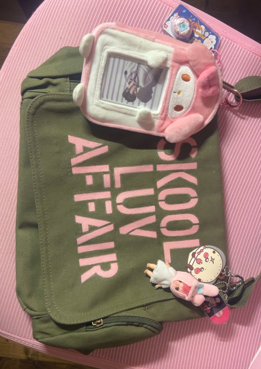 Eevees_7's tweet photo. I’m ready to get bullied at school https://t.co/cP6HQ8HLF5