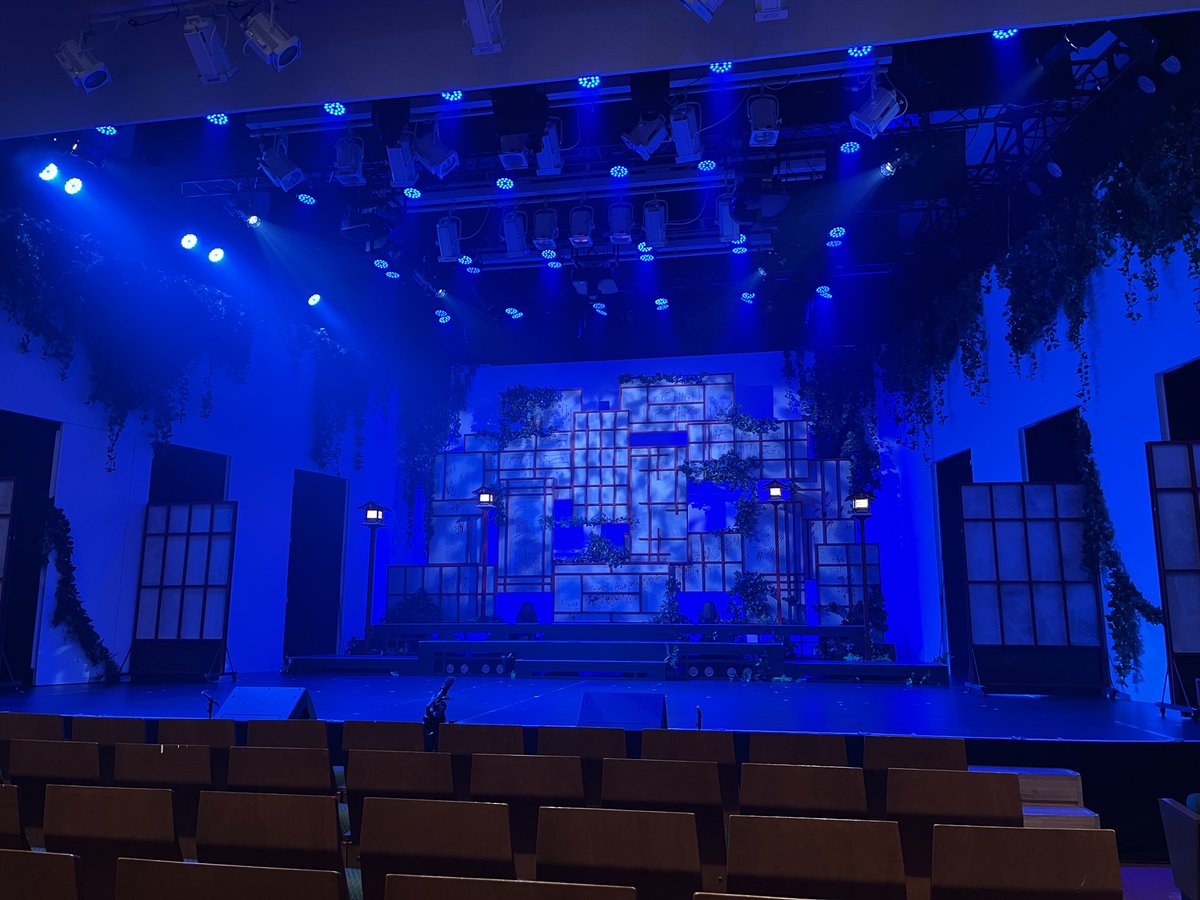 kinokuchi0's tweet photo. 4日目のマチソワ、あっという間の千穐楽

今度こそ生き抜いてほしいと願って臨むぞ
上手通路席で2班的にはベストな位置 https://t.co/PByOOr6E6P