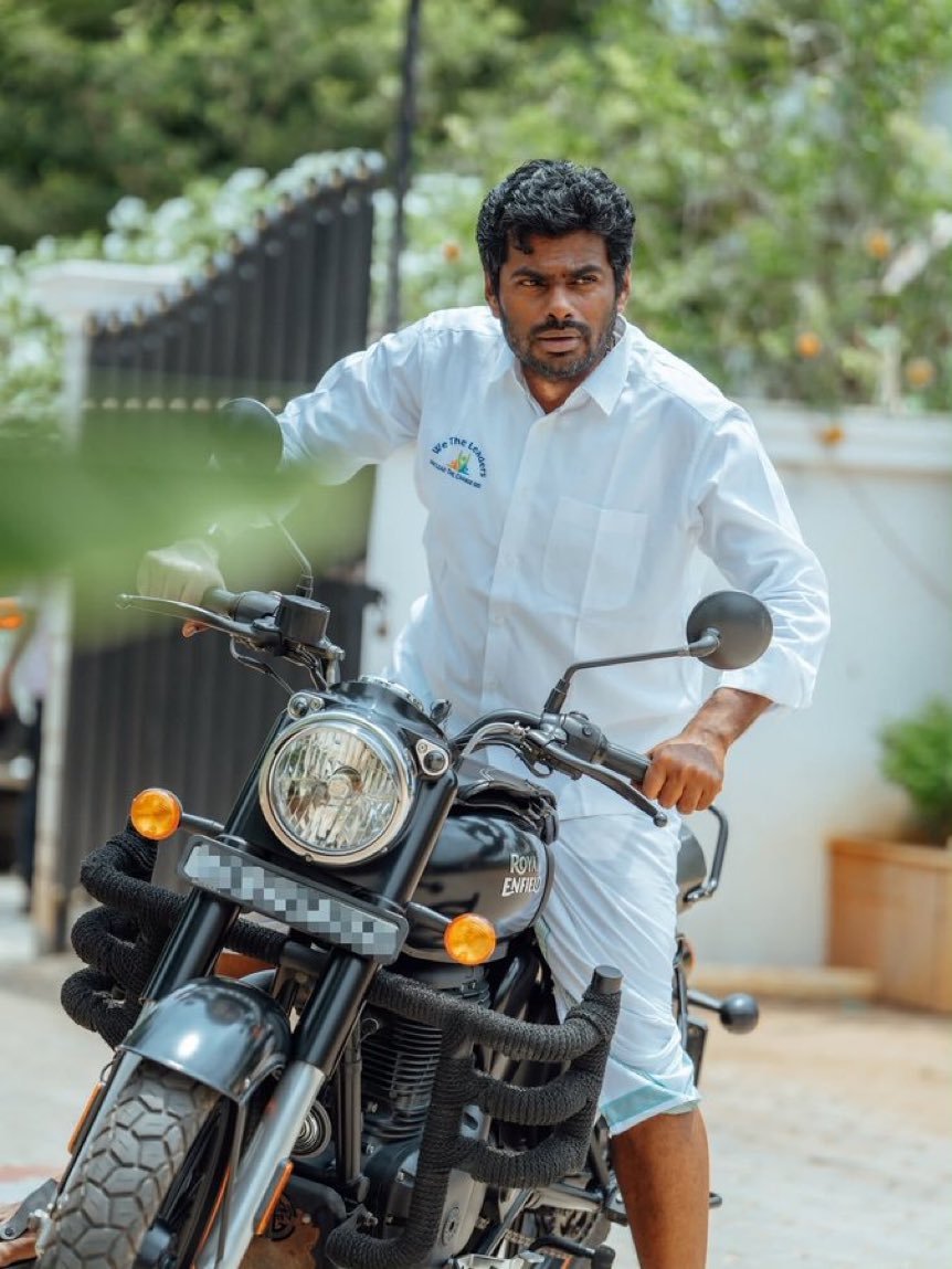 Agmarksanghi's tweet photo. மேக்கப் போடுறவங்களுக்கு கூட இந்த Powerful Look கிடைக்காது.🔥💥 https://t.co/jbxOl0IdJG