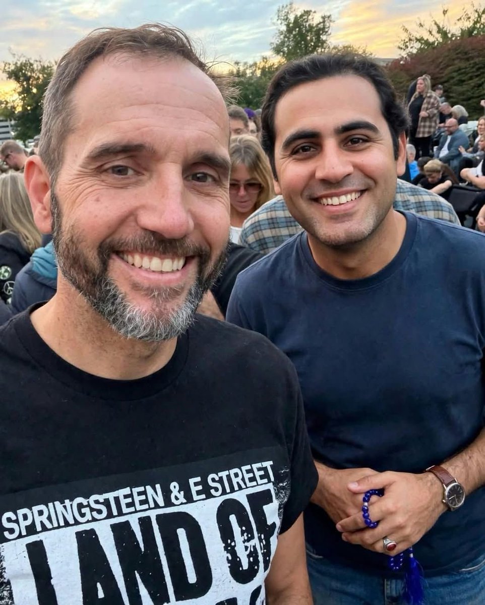 AllThingzTRUMP's tweet photo. I would like nothing more than to thank this man and buy him a beer. https://t.co/NAOo8Uwqqj