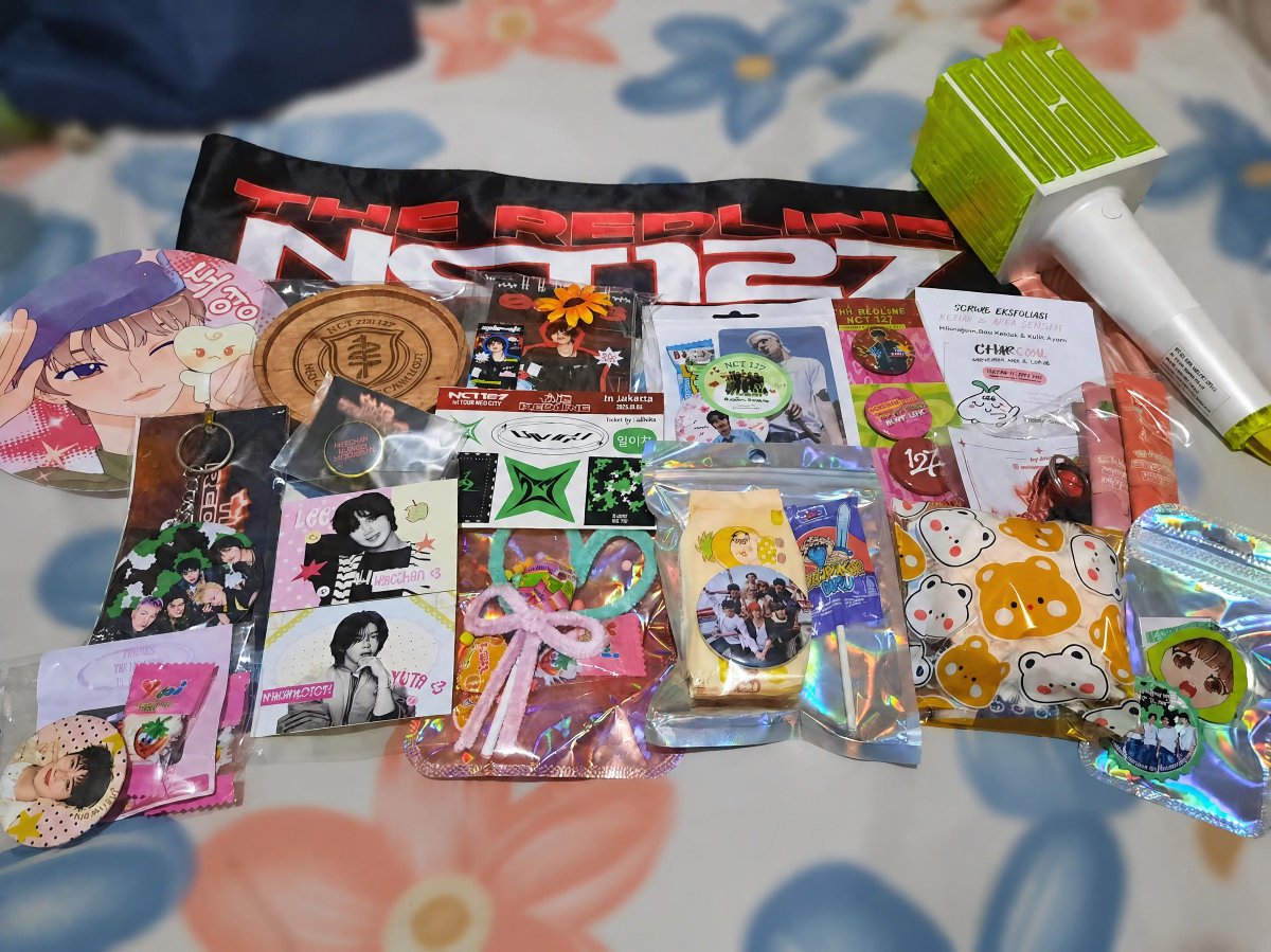 Sagi_Girl19's tweet photo. Freebies dari @soIlichilo , @InnTtalgisweety , @taneaanet , @mantumamapark_ , @peachy9494, @zxyyyiaaa, @ditiyii_ , @awrawxx_, @dytnthaa , event SPBU-SFS dan teman² yang lain. Terimakasih banyak ya💚💚 https://t.co/z9zSRrGbew
