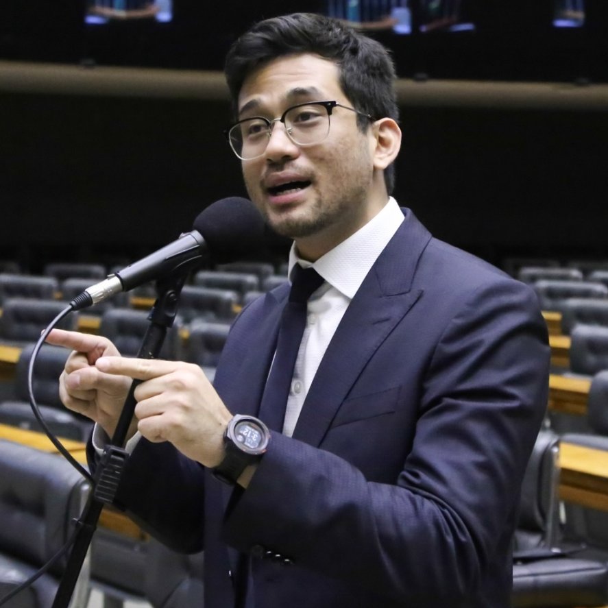 republiqueBRA's tweet photo. ❌ 🇧🇷 Após promessa, deputado Kim Kataguiri diz que não renunciará ao mandato porque Renan Santos obteve apenas 2%, e não 3%: “Eu disse que renunciaria se ele fizesse 3, ele fez 2”. https://t.co/1bImcoiIcA