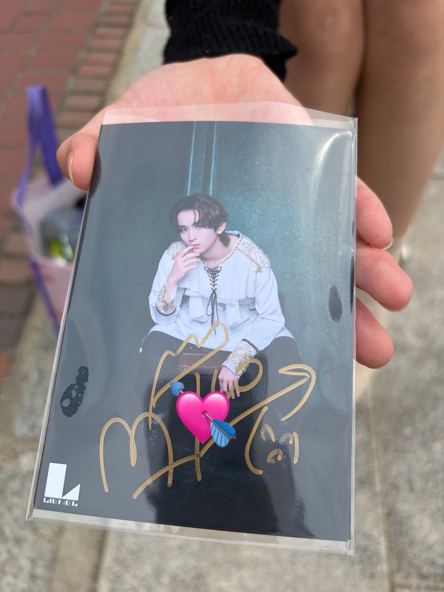 deggxS2's tweet photo. Lienel 6th Live Tour 2026 「ロマンティック・シンドローーム!!!!!!」リエネル グッズ 名古屋 交換 生写真セット N°39

【譲】 高岡サイン(画像)
【求】 近藤サイン(同弾のみ)

リリイベ10/10.11.17.18.21.24 シリイベ11/4またはツアー東京手渡し優先
お心当たりある方dmお願いいたします https://t.co/7SCitMAEHB