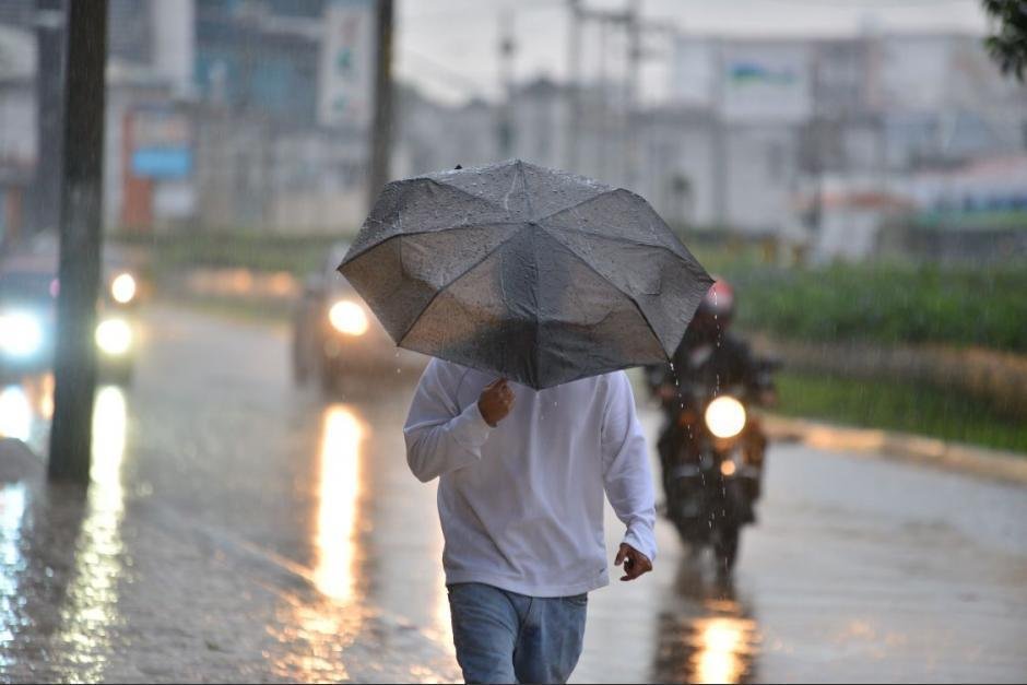 Lluvias continuarán este lunes y podrían generar crecidas e inundaciones