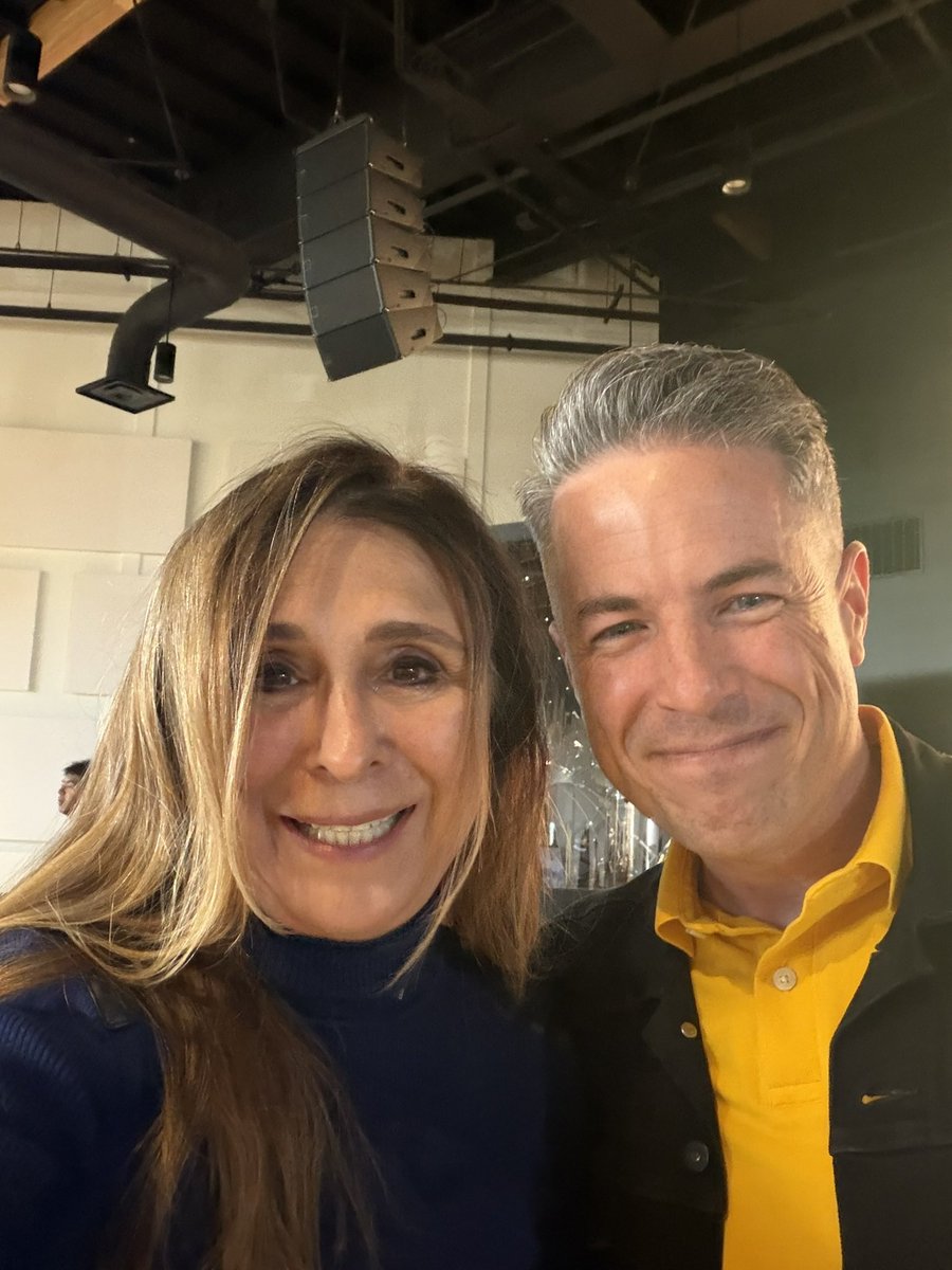 VictoriaDseaman's tweet photo. Nothing better than being in Las Vegas and getting to attend my favorite church, Southern Hills Church, with my favorite pastor, Josh Teis, grabbing breakfast at my favorite spot, Siegel’s Bagelmania, and even running into friends like Judith Perez Siegel! ❤️ Vegas days don’t get much better than this! 🙏🥯✨