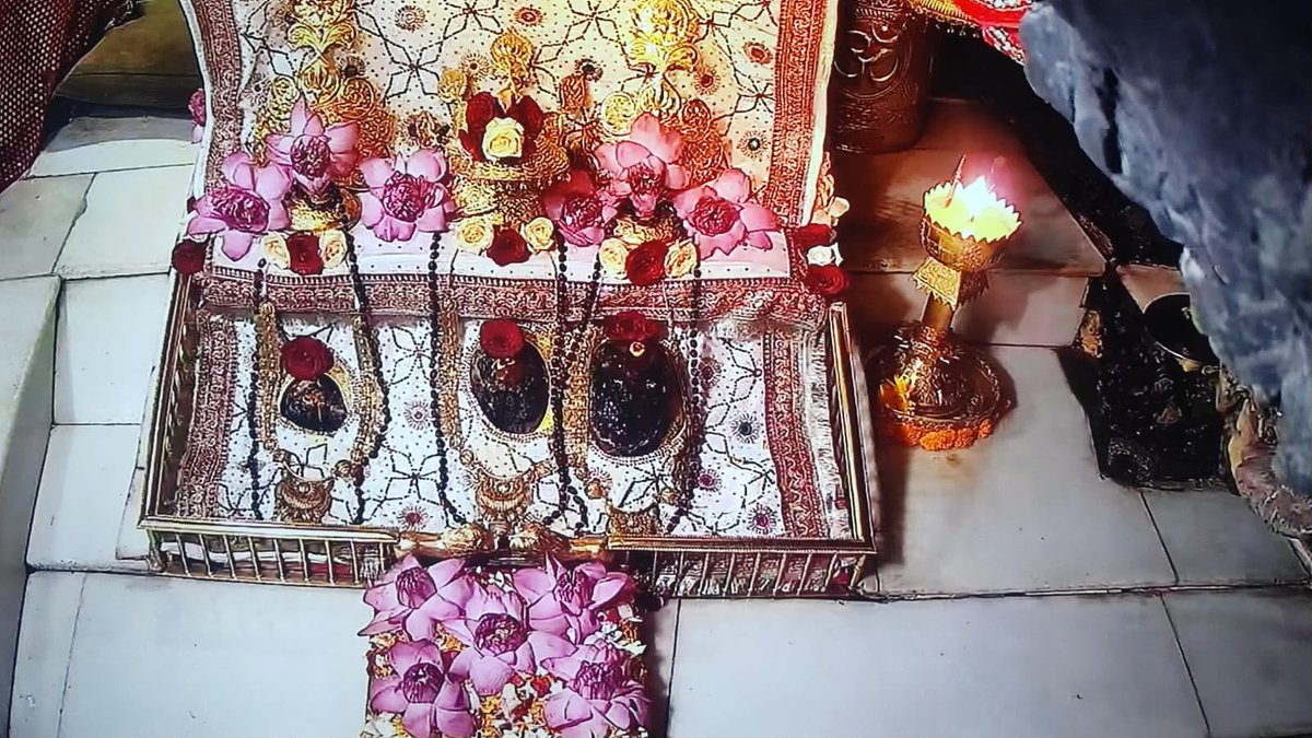 DrVikasPadha's tweet photo. 🌸🌸🌸🌸🌸🌸🌸

🙏 सर्वे भवन्तु सुखिनः, सर्वे सन्तु निरामयाः।
सर्वे भद्राणि पश्यन्तु, मा कश्चिद् दुःखभाग्भवेत्॥ 🙏

🌺 अर्थ: सभी सुखी रहें, सभी निरोग रहें, सभी का जीवन शुभता से परिपूर्ण हो तथा किसी को भी दुःख का सामना न करना पड़े। 🌺

🌹आपका दिन शुभ हो 🌹

🌸🙏 #जय_माता_दी 🙏🌸

🌸🌸🌸🌸🌸🌸🌸
🪷🪷🙏🪷🪷