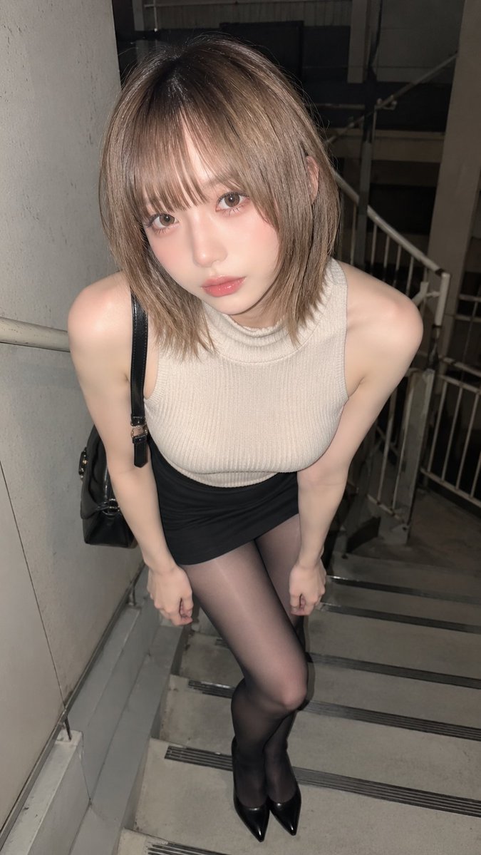 hai_soxx's tweet photo. お金に困ってた時期にそういうお店で働いてたみたい
#紺ハイソックス https://t.co/eCWu9784Wf